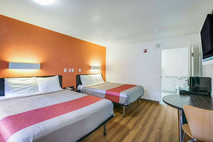 Motel 6 Dothan