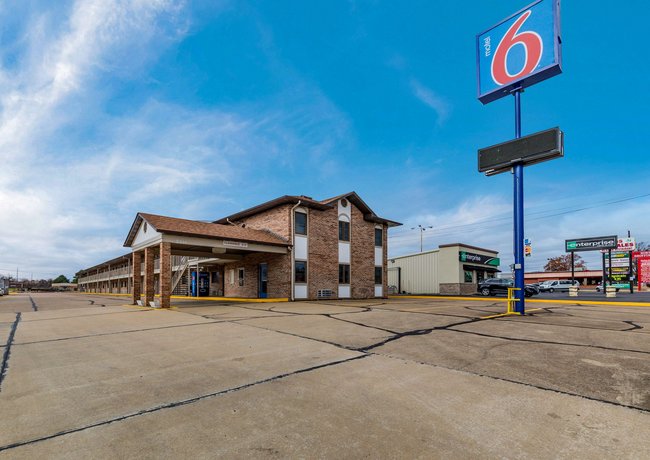 Motel 6 Dyersburg TN