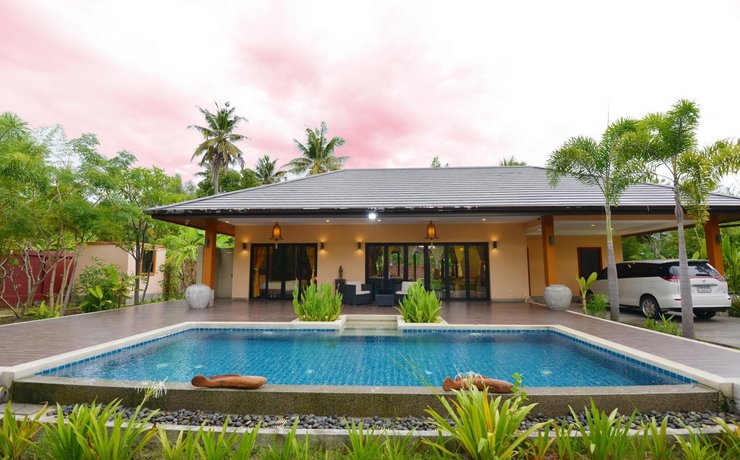 The Eight Green Pool Villa