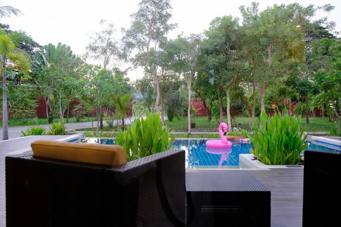 The Eight Green Pool Villa