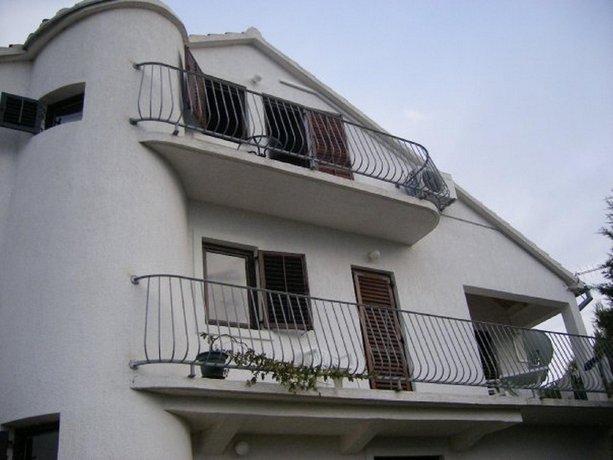 Apartment with one bedroom in Betina with wonderful sea view furnished garden and WiFi