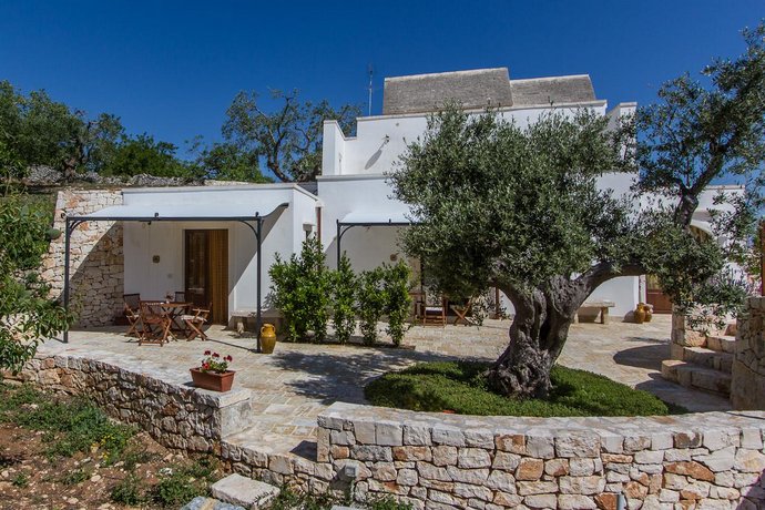Farmhouse in olive groove w/ pool in Itria Valley