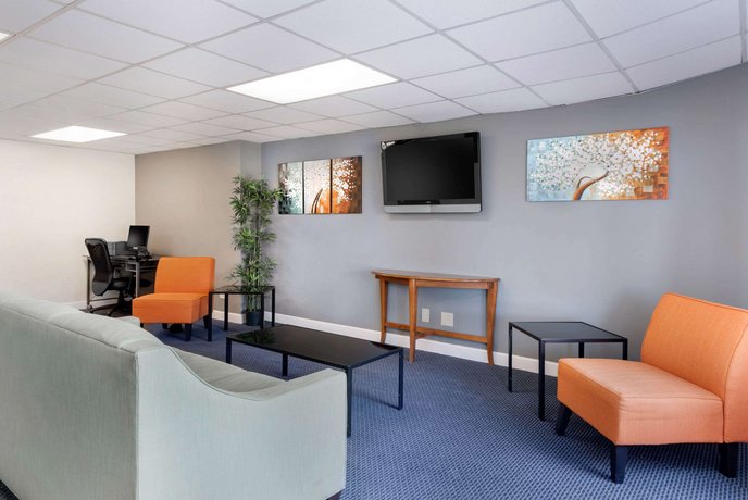 Quality Inn Suites Lafayette Lafayette Compare Deals