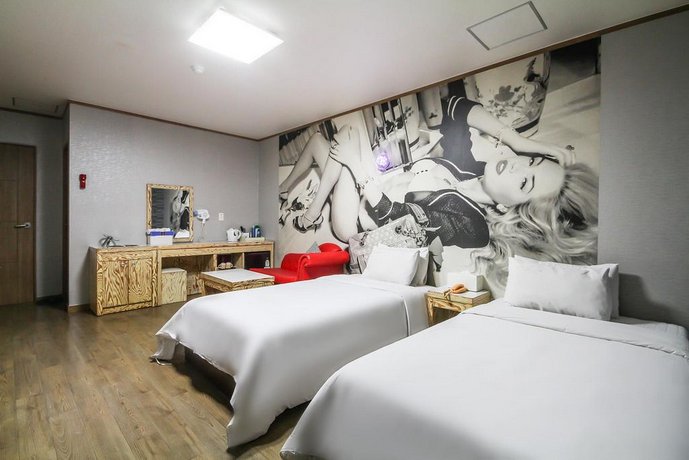 Hotel Lie