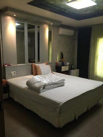 S Motel