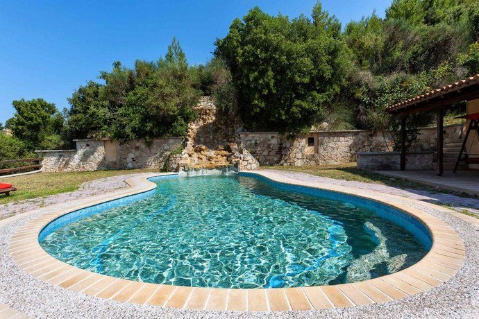 Akritas Ef Zin Villas & Suites