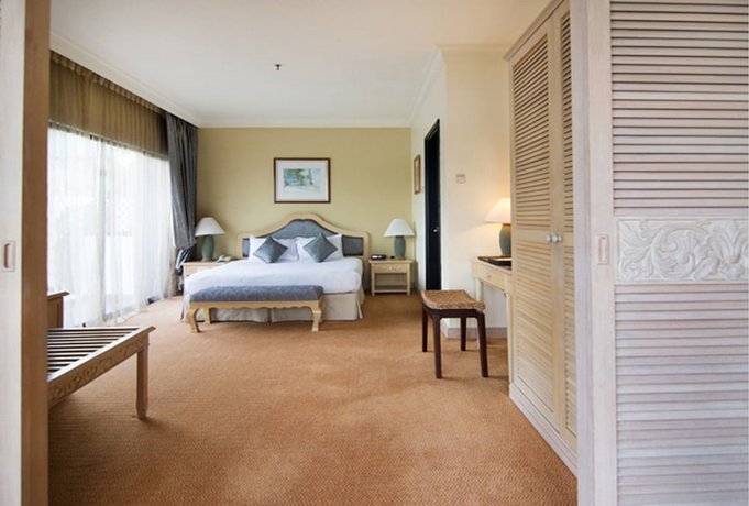 Philea Mines Beach Resort