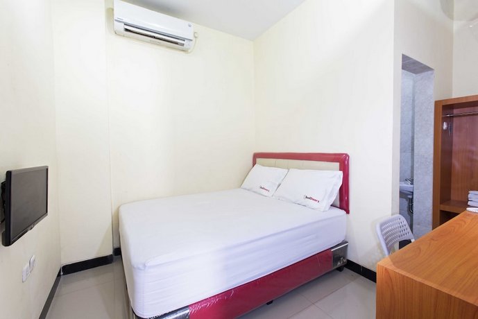 RedDoorz Plus @ Jalan Pemuda Jakarta
