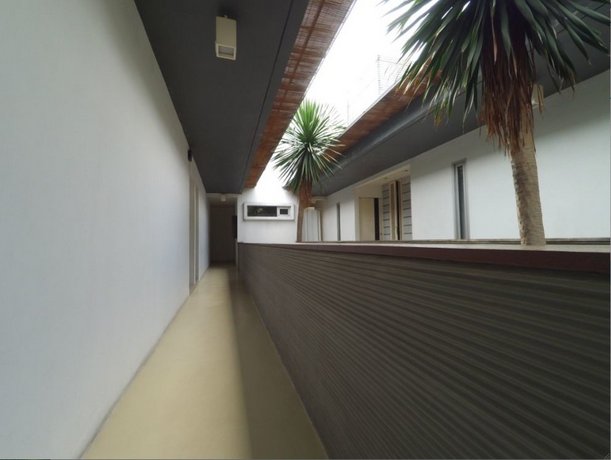 FLAT06 Minimalist Residence
