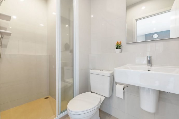 Favstay - The Base Uptown Phuket