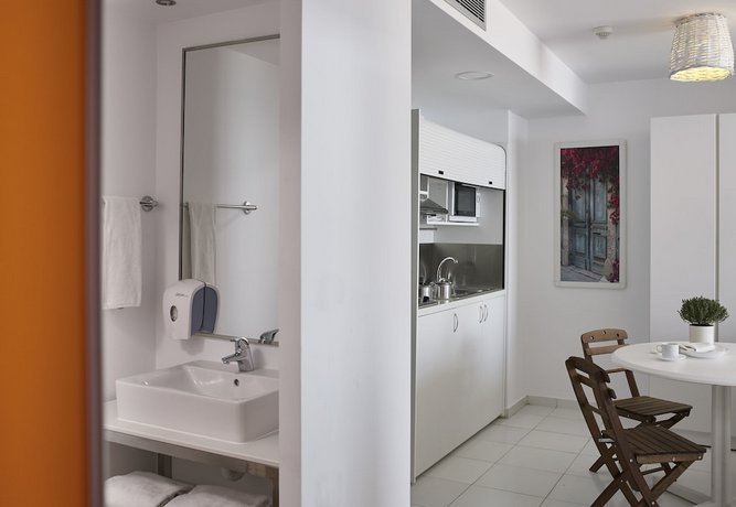Epsilon Apartments