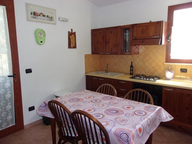 Artistika Golden Apartment