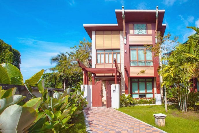 Amatapura Beachfront Villa 1