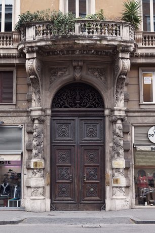 Arenula Suites