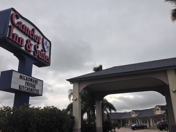 Camelot Inn & Suites Highway 290/NW Freeway
