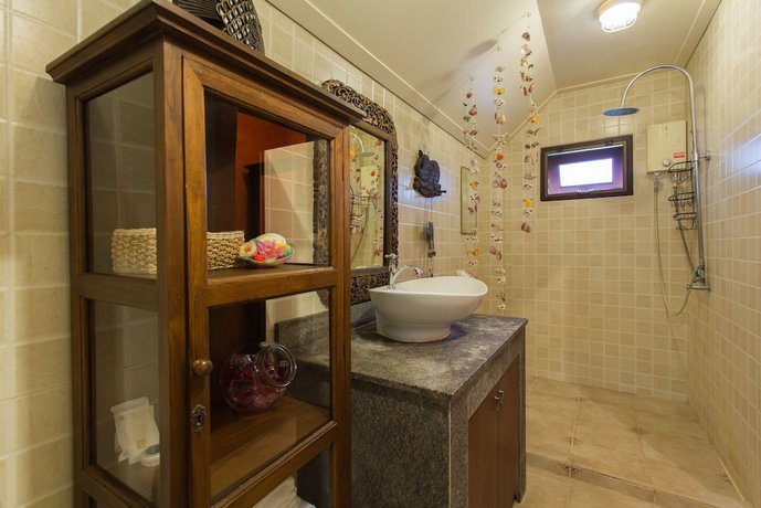 Baan Manuchang Villa