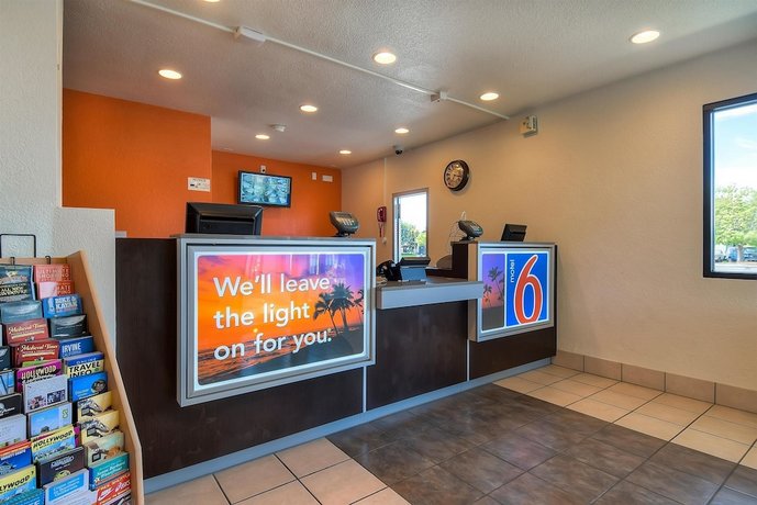 Motel 6 Stanton