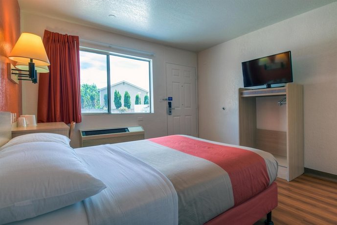 Motel 6 Stanton