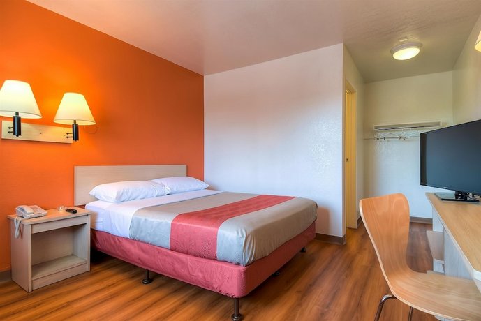 Motel 6 Stanton