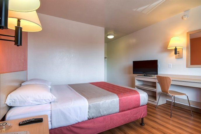 Motel 6 Stanton