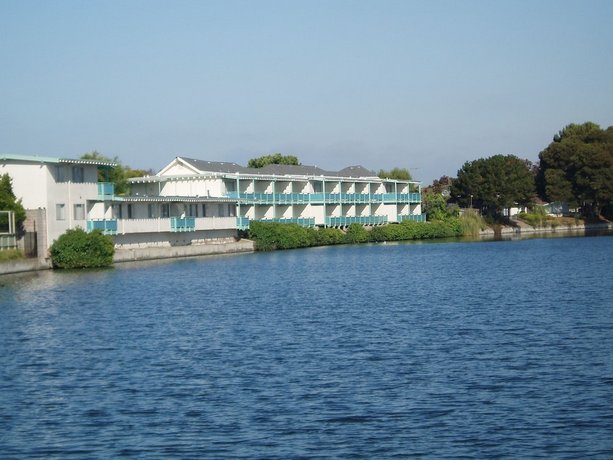 Coral Reef Inn & Condo Suites