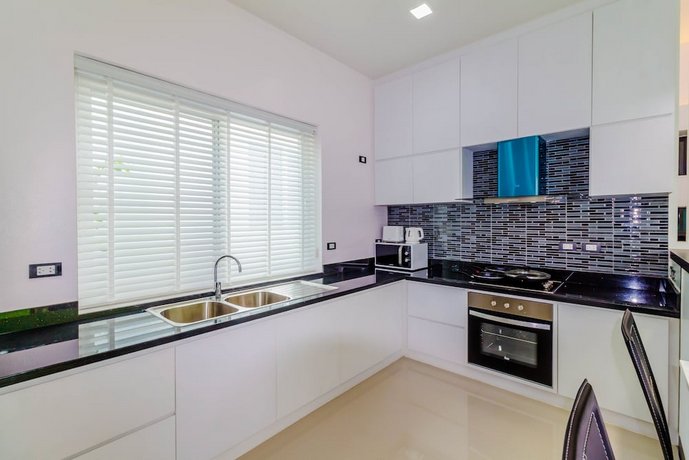 Chalong Hill Tropical Garden Homes