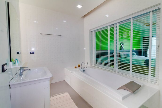 Chalong Hill Tropical Garden Homes