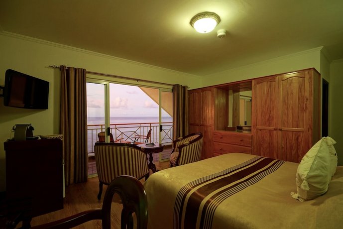 Treasure Cove Hotel & Restaurant