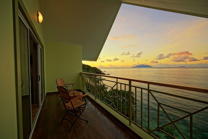 Treasure Cove Hotel & Restaurant