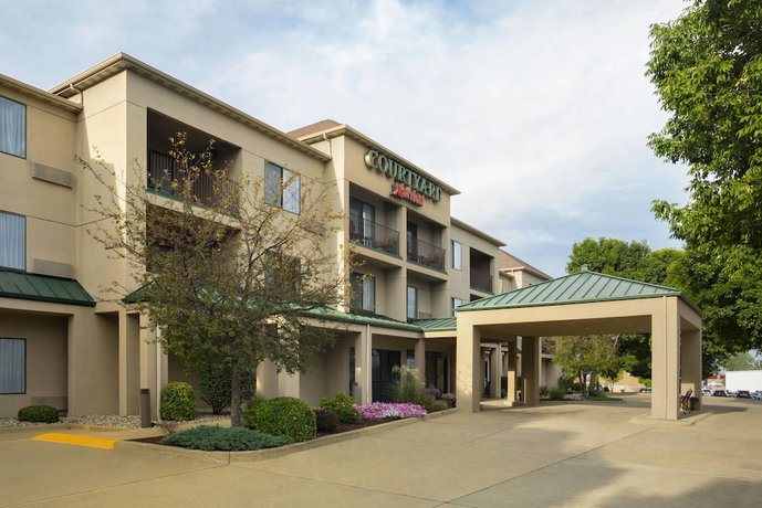 Courtyard by Marriott Champaign