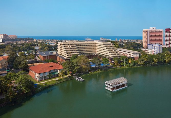 Cinnamon Lakeside