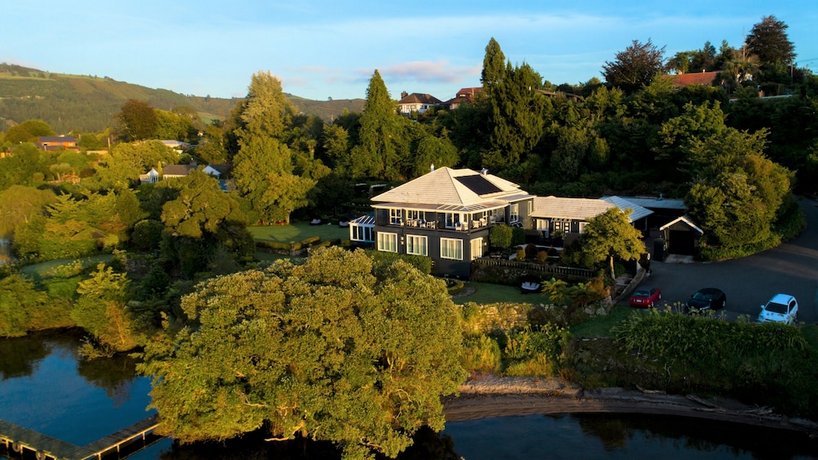 Black Swan Lakeside Boutique Hotel