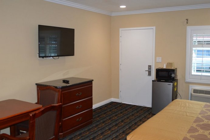 Tustin Motor Lodge