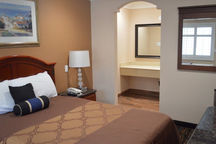 Tustin Motor Lodge