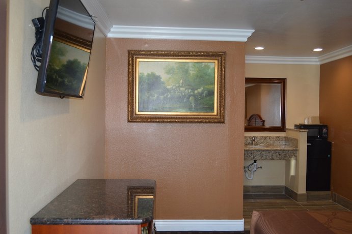 Tustin Motor Lodge
