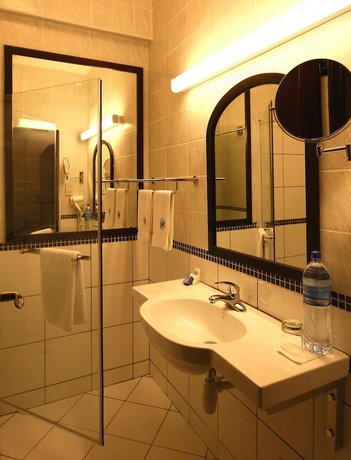 Protea Hotel by Marriott Dar es Salaam Courtyard