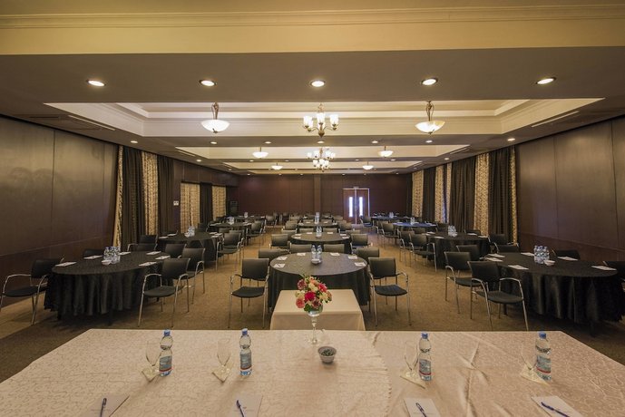 Protea Hotel by Marriott Dar es Salaam Courtyard