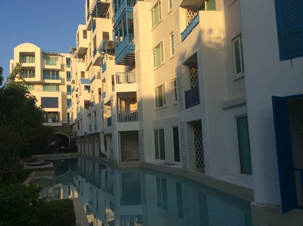The Che @ pool access Beach Front by Away