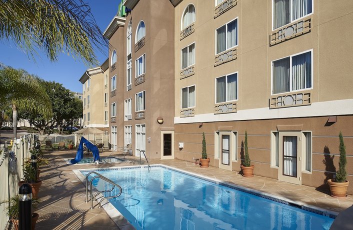 Holiday Inn Express & Suites San Diego-Sorrento Valley