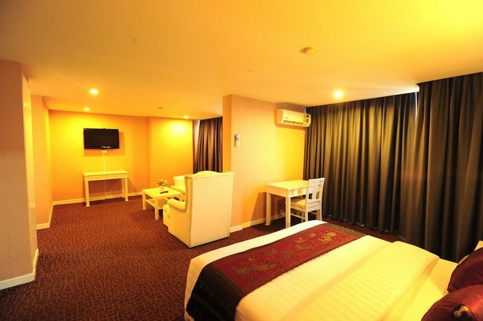 Aunchaleena Bangkok