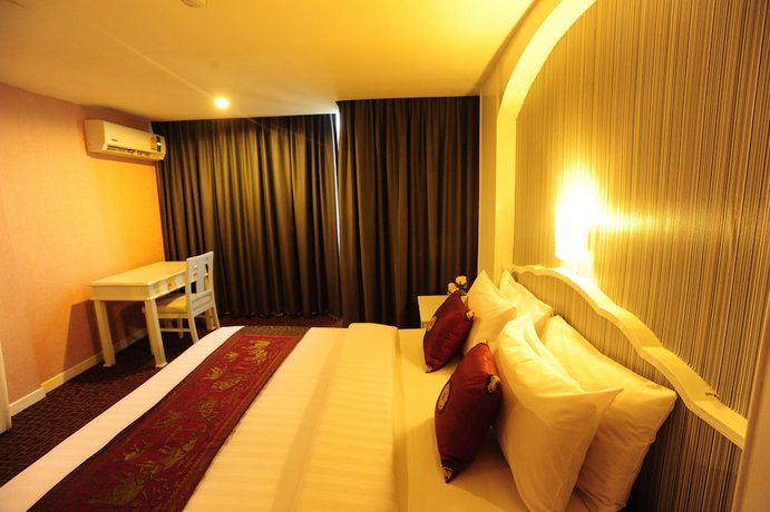 Aunchaleena Bangkok