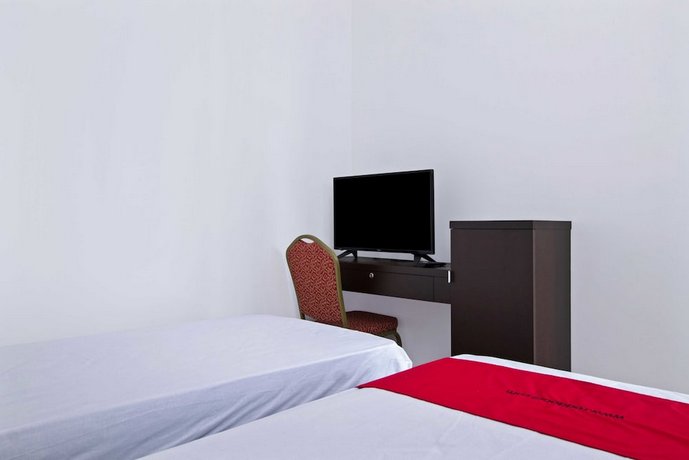 RedDoorz Plus near Plaza Indonesia