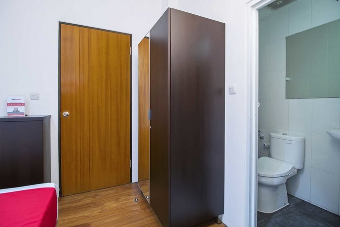 RedDoorz Plus near Plaza Indonesia