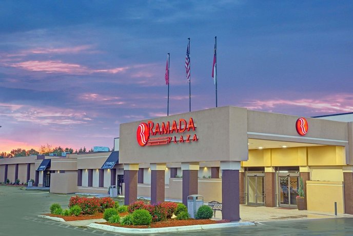 Ramada Plaza by Wyndham Charlotte Airport Conference Center Hotel Olde Mecklenburg Brewery United States thumbnail