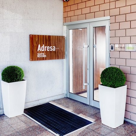 Adresa Suites