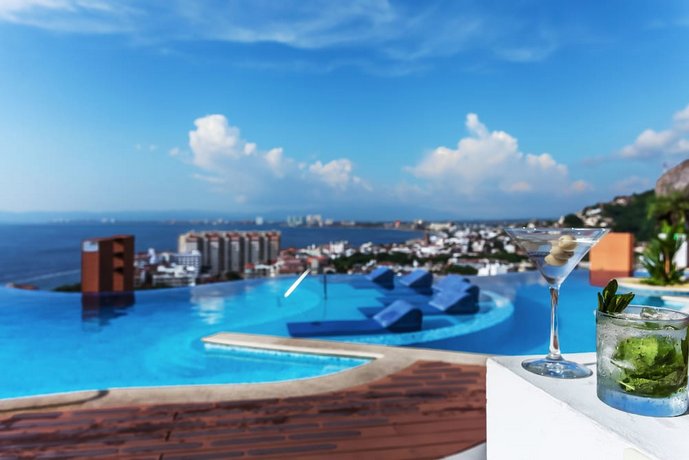 Pinnacle Resorts 220