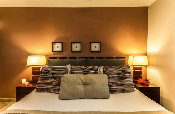 Pinnacle Resorts 220