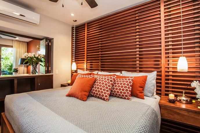 Pinnacle Resorts 220