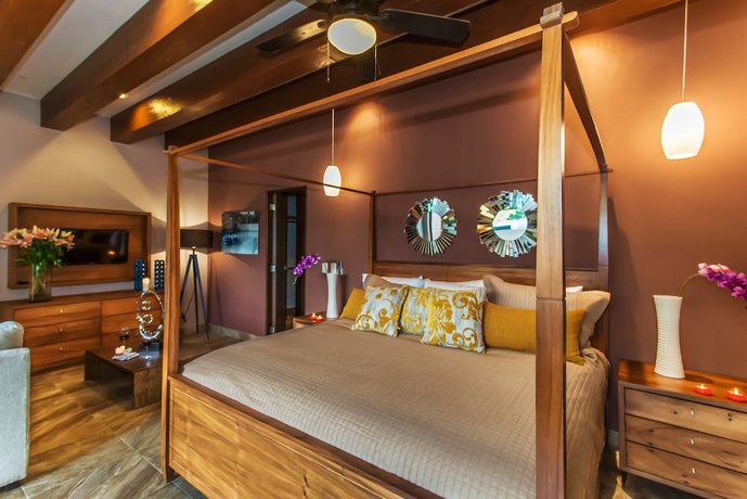Pinnacle Resorts 220