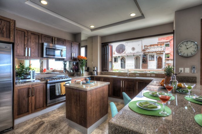 Pinnacle Resorts 220